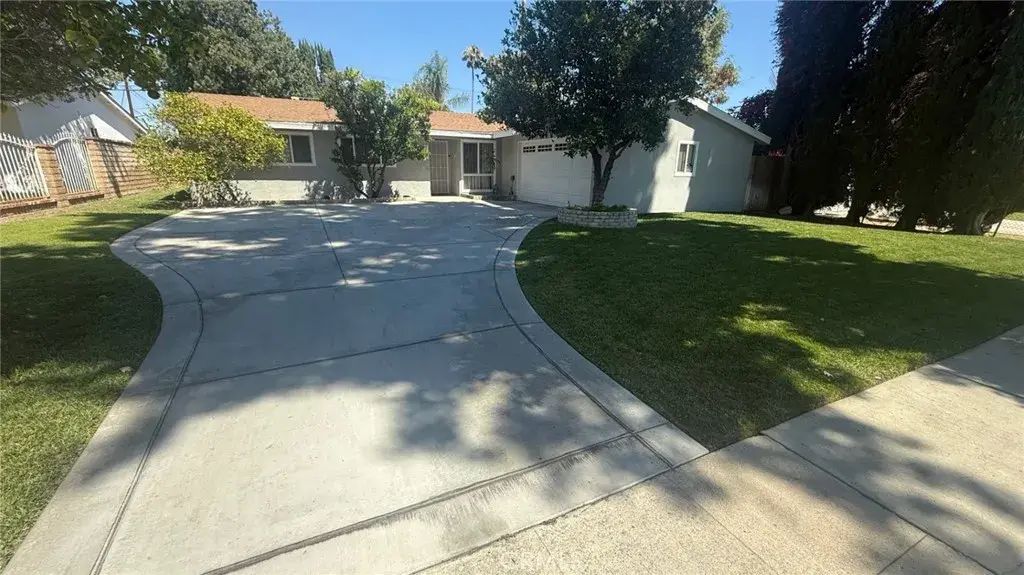 8464 Lurline Avenue, Winnetka