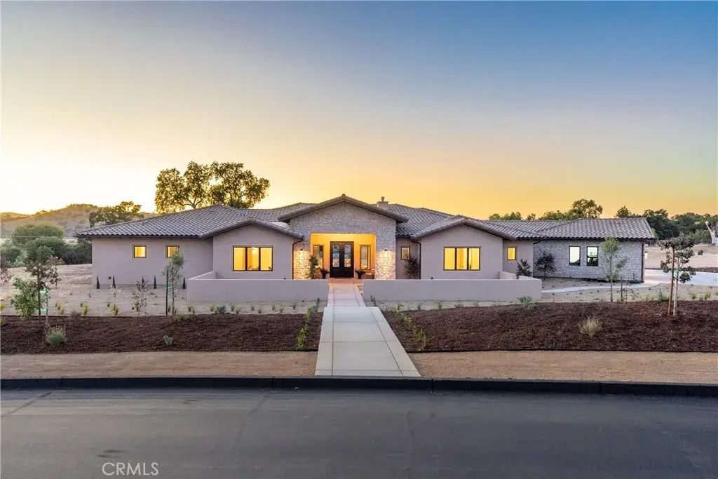 1410 Fire Rock, Templeton