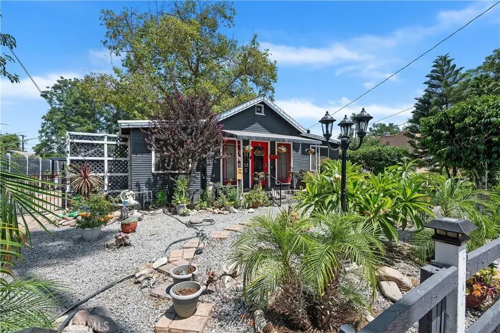 3747 Farnham Place, Riverside