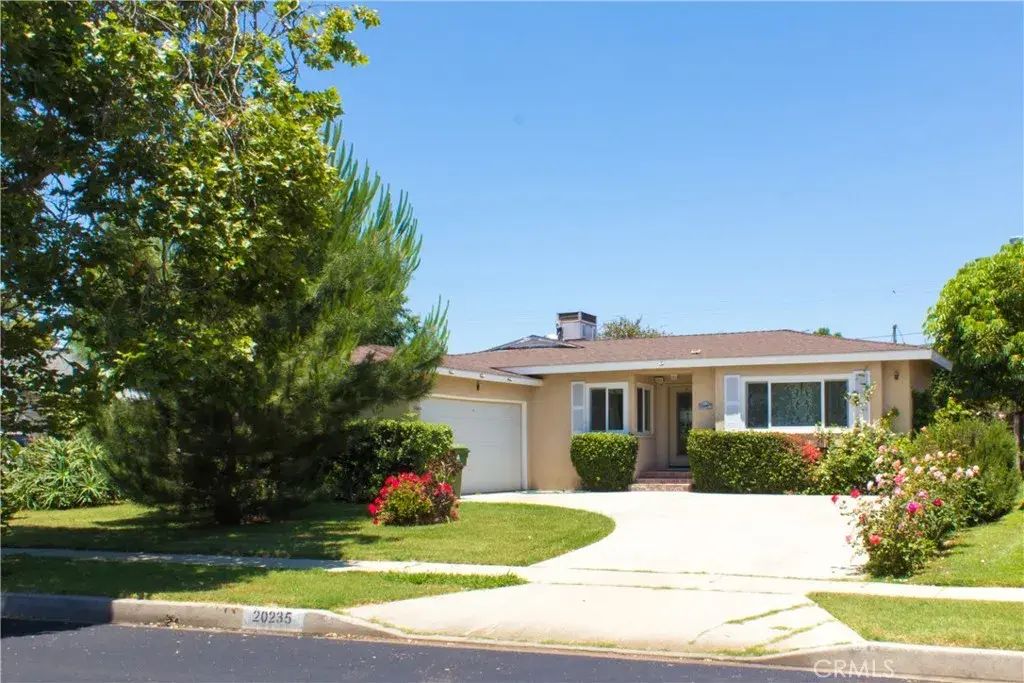 20235 Schoolcraft Street, Winnetka