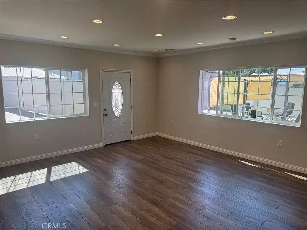 2437 N Lamer St, Burbank