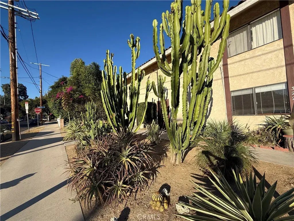 322 N Ave 66 2, Highland Park