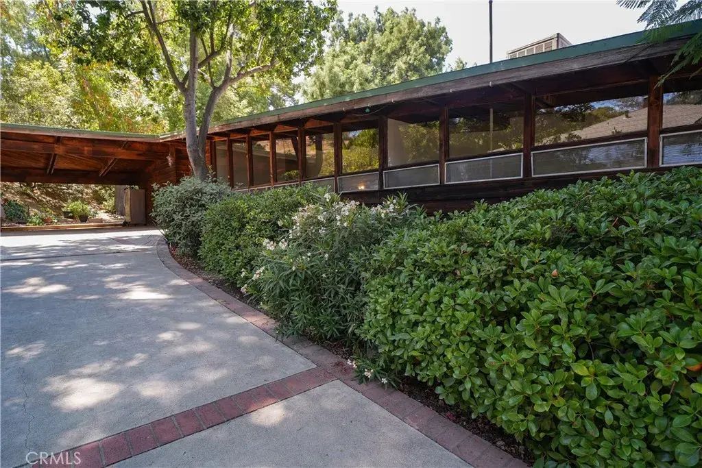 9640 La Canada Way, Sunland