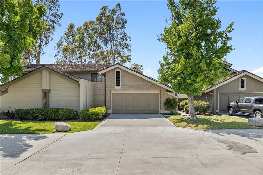 51 Pinewood 26, Irvine