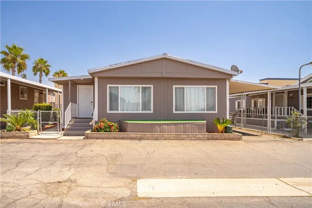 17377 Valley 2, Fontana