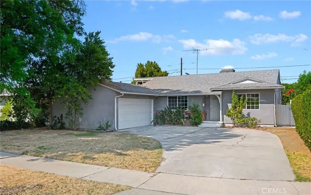 9021 Rubio Avenue, North Hills