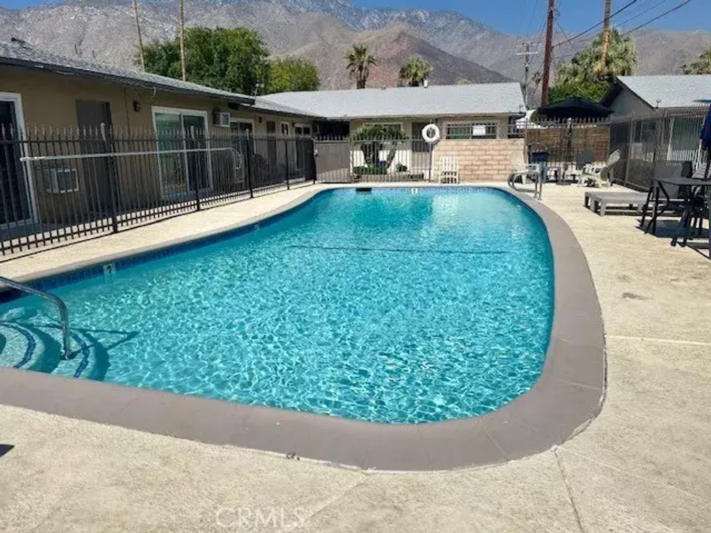 686 E Cottonwood Road 2, Palm Springs