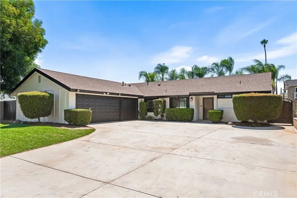 1043 Meadowview Court, Corona