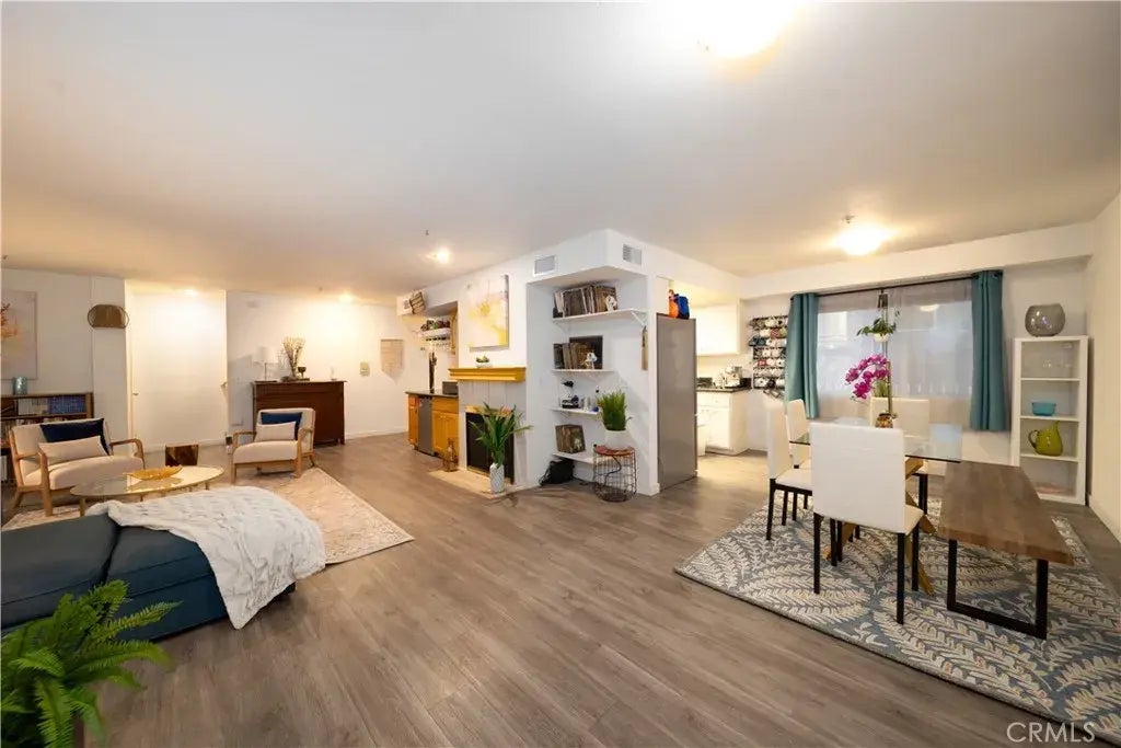 8744 Burnet 7, North Hills