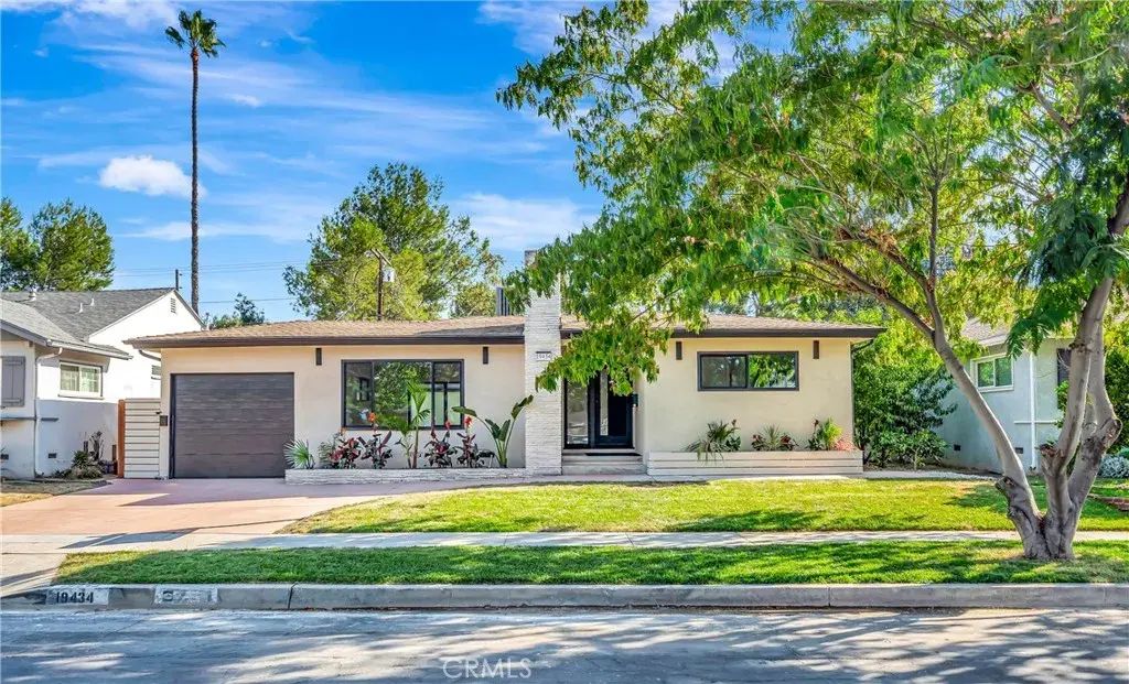 19434 Calvert Street, Tarzana