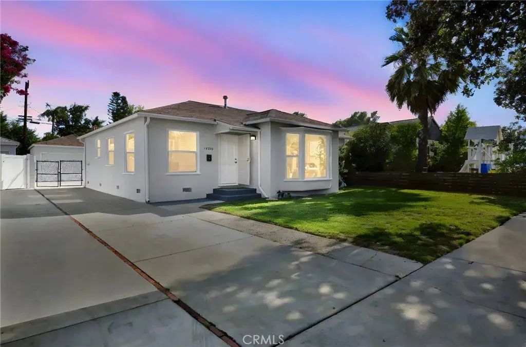 17350 Hamlin Street, Lake Balboa