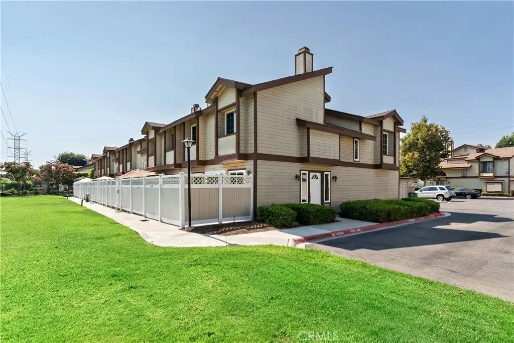 8939 Gallatin Road 104, Pico Rivera