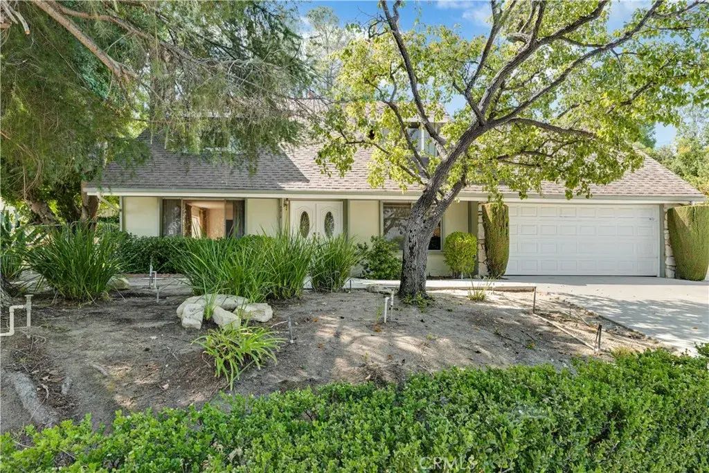8515 Eatough Place, West Hills