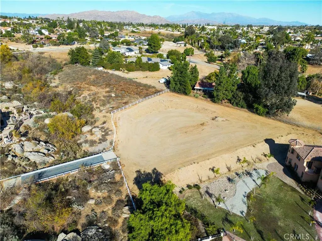 14392 Merlot, Riverside