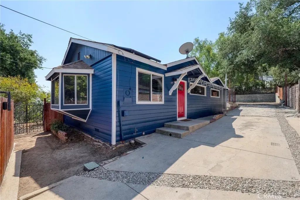 23950 Los Rosas Street, West Hills
