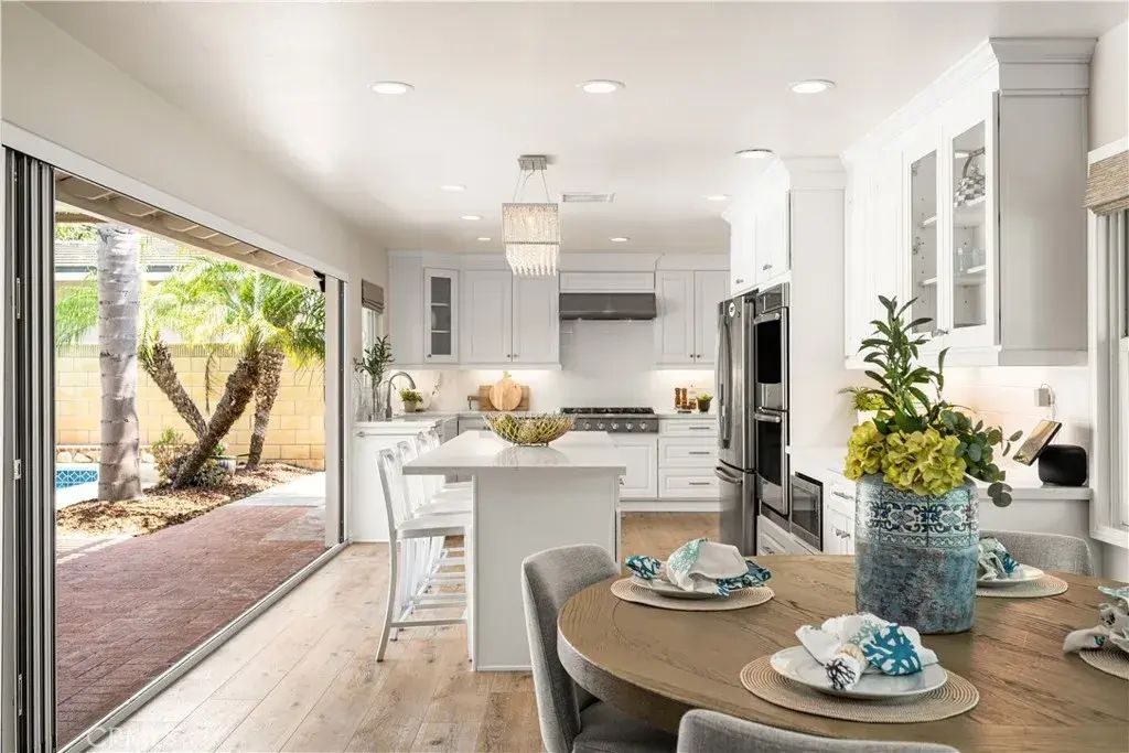 911 E Vista Del Gaviota Avenue, Orange