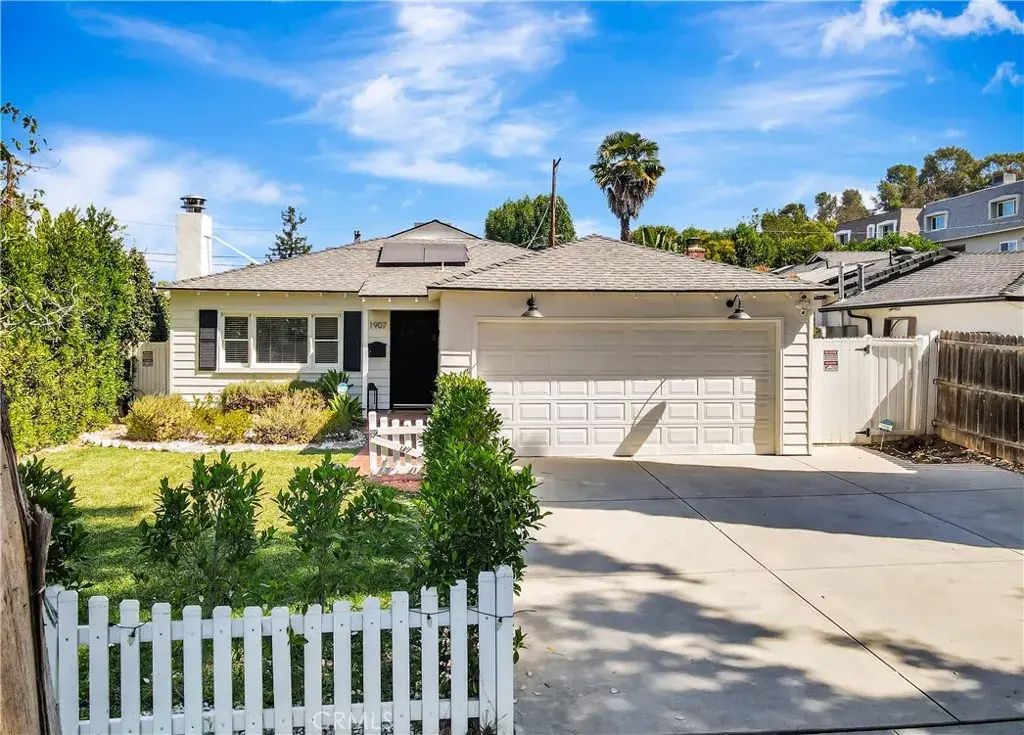 21907 De La Osa Street, Woodland Hills