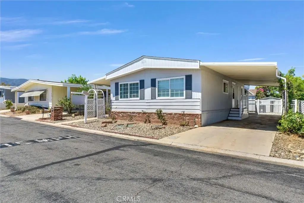 918 Whitecliff, Corona