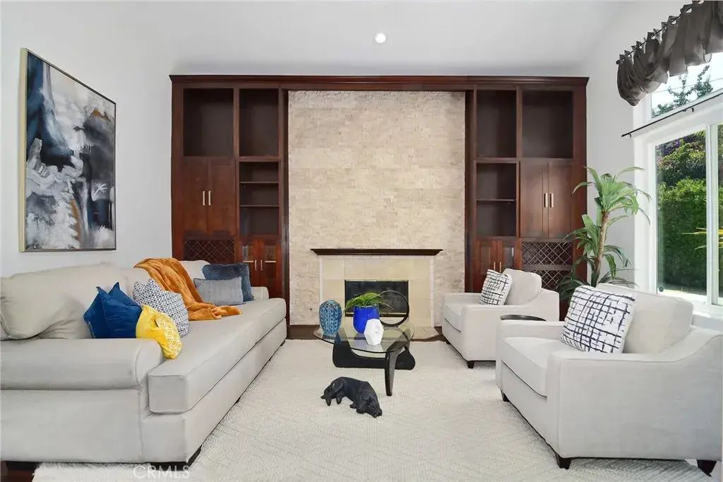 6000 Tampa Avenue, Tarzana