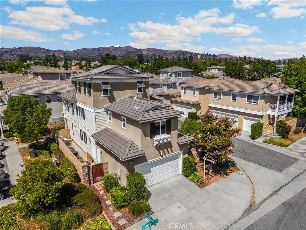 812 Reynoso, Brea