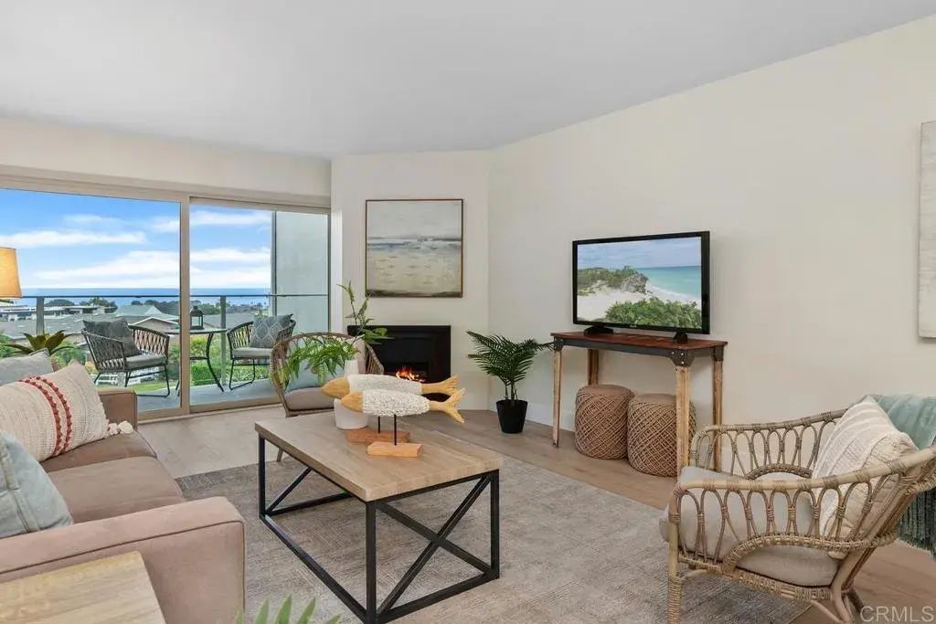 640 W Solana Circle 8, Solana Beach