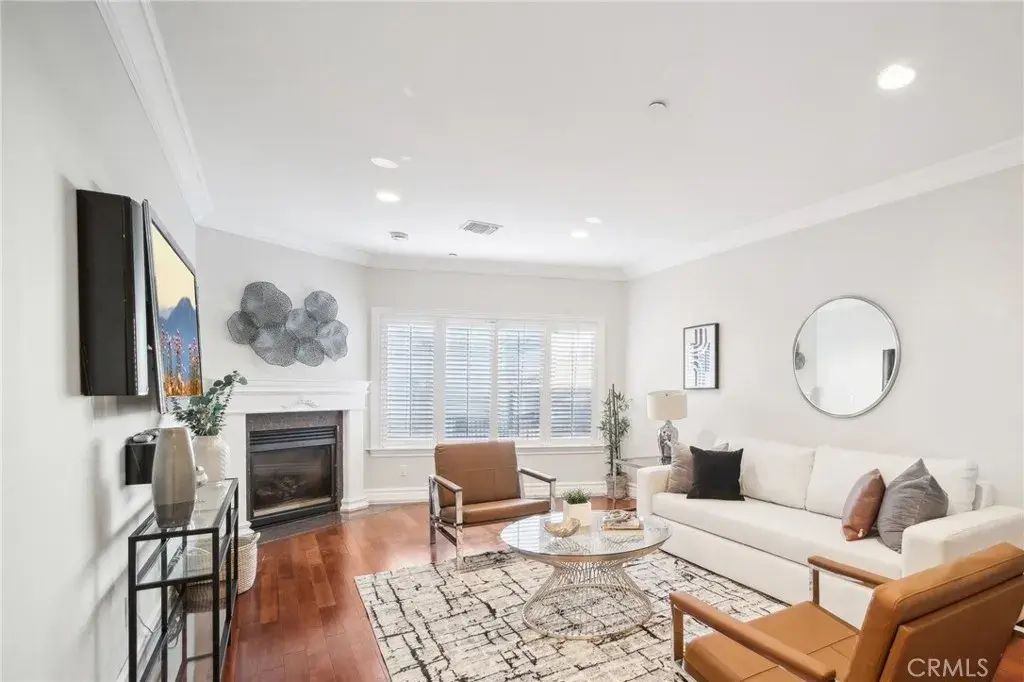 11989 Laurelwood Drive 3, Studio City