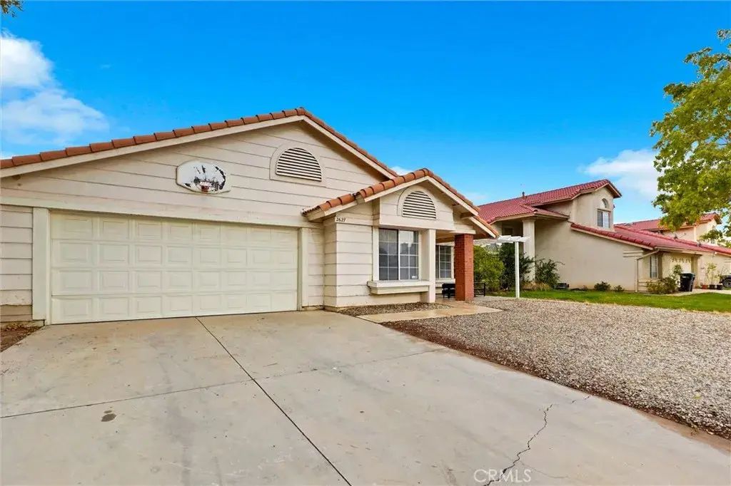 2627 E Avenue Q15, Palmdale