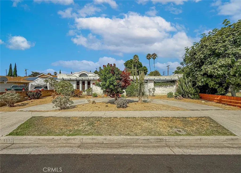 8835 Monogram Avenue, North Hills