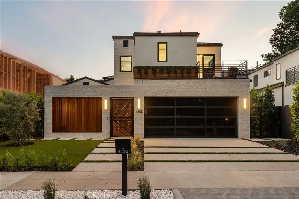 4205 Agnes Avenue, Studio City