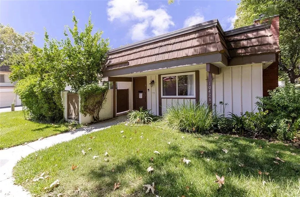 10426 Larwin Avenue, Chatsworth