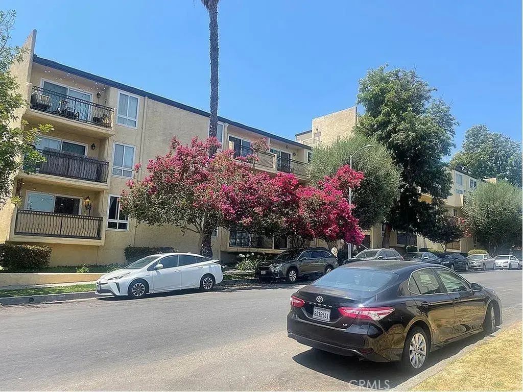 5257 Radford Avenue 314, Valley Village