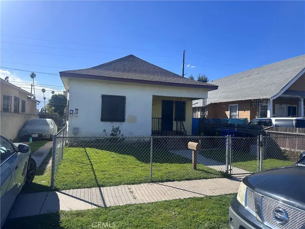 5875 S Flower Street, Los Angeles