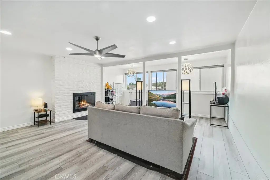 1349 Edgewood Way 49, Oxnard