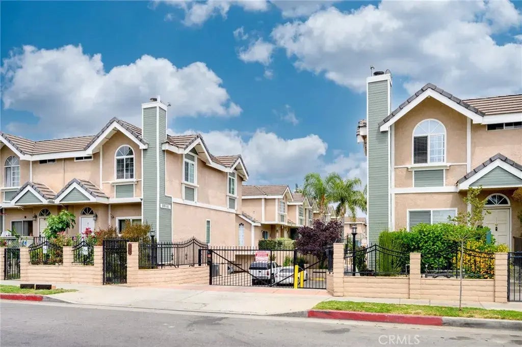 8958 Burnet Avenue C6, North Hills