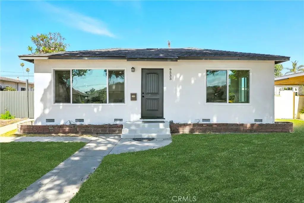 9533 Paramount Boulevard, Downey