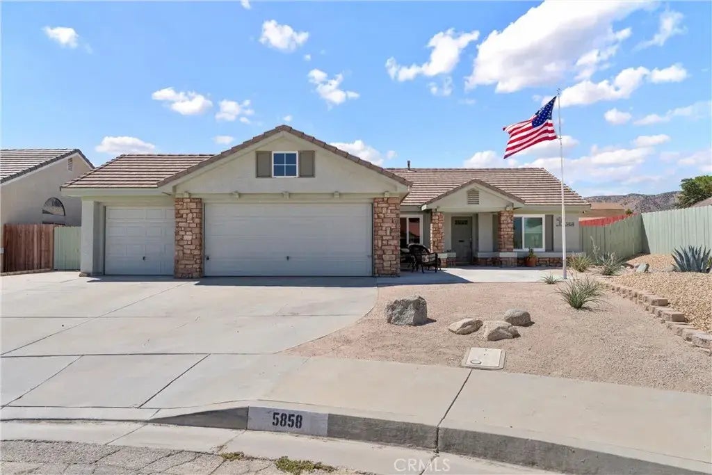 5858 Travis Paul Drive, Lancaster