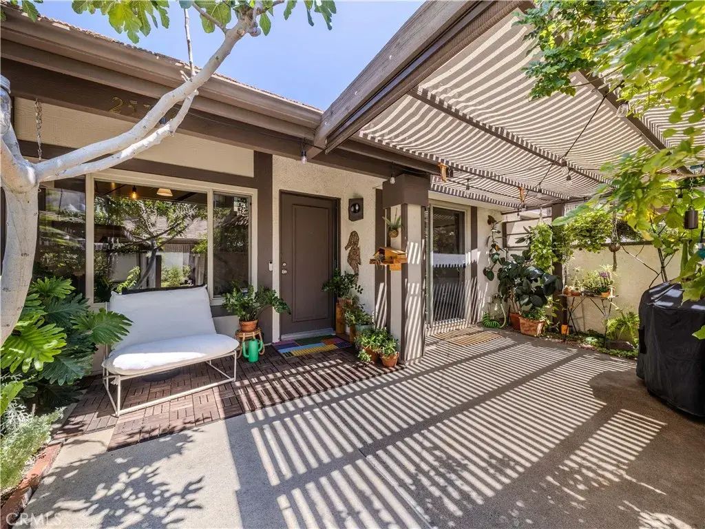25786 Vista Fairways Drive, Valencia