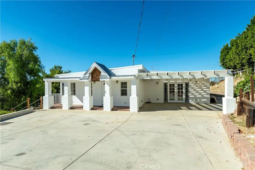 10161 Foothill Boulevard, Sylmar