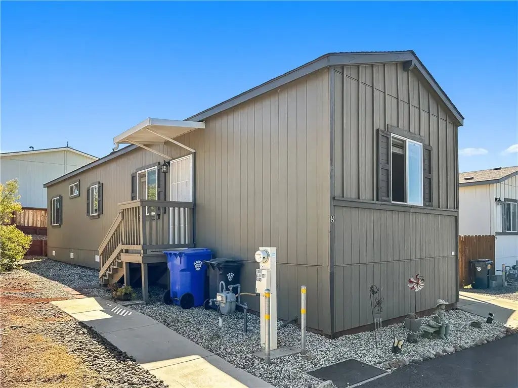 1348 Elliott 8, Paradise