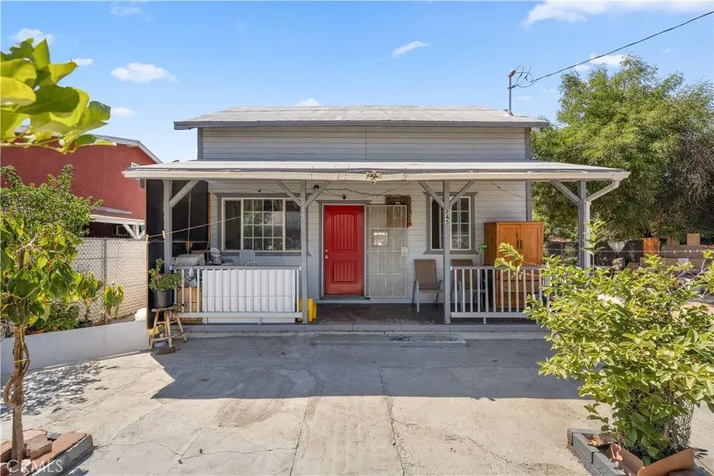 245 Commercial Avenue, Riverside
