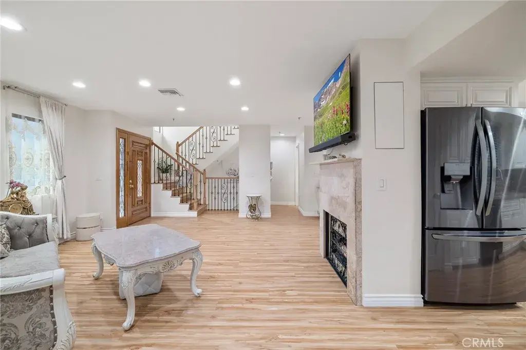 301 W Loraine Street 3, Glendale