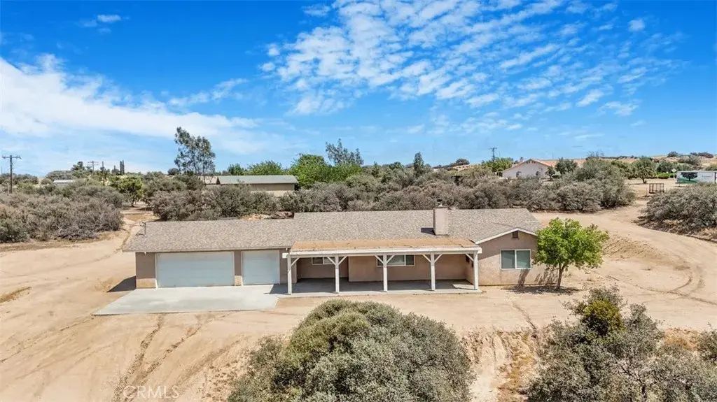 11221 Omelveny Road, Oak Hills