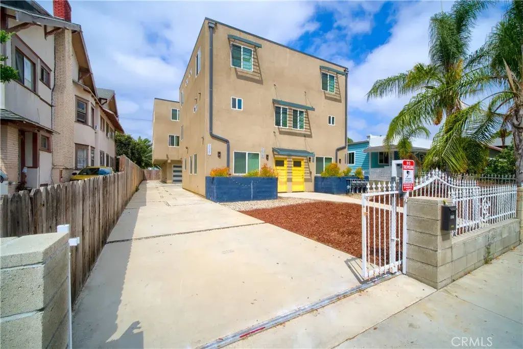 3021 S Raymond Avenue, Los Angeles