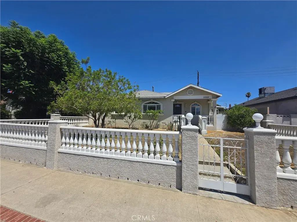 11522 Laurel Canyon Boulevard, Mission Hills (san Fernando)