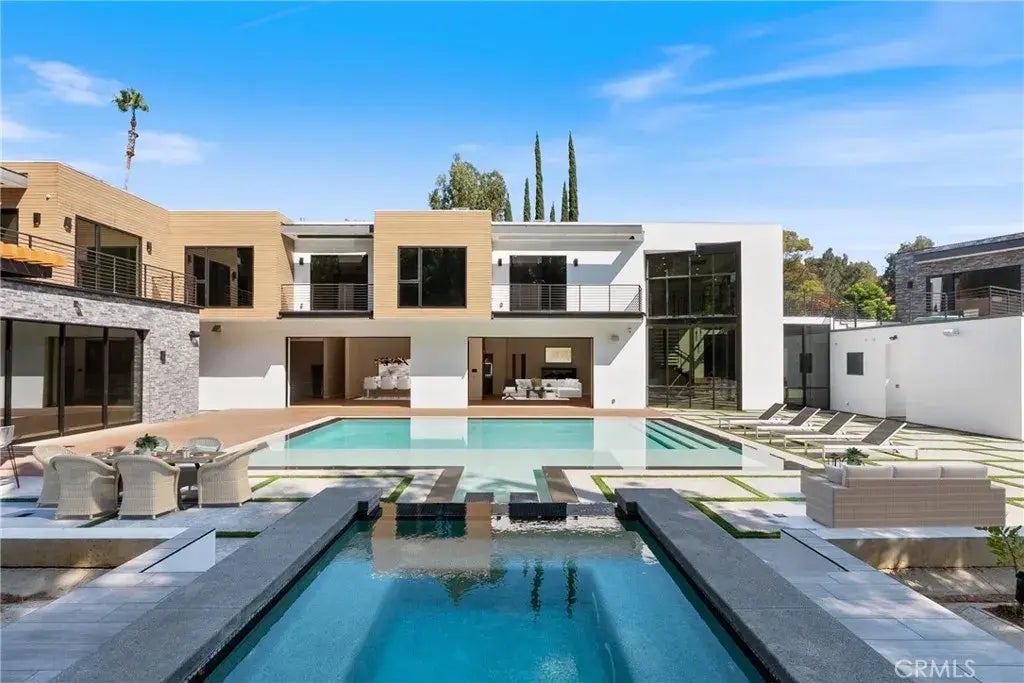 4653 Vanalden Avenue, Tarzana