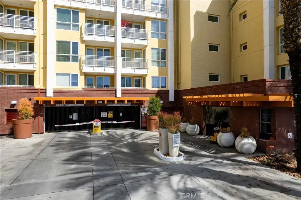 21301 Erwin Street 237, Woodland Hills