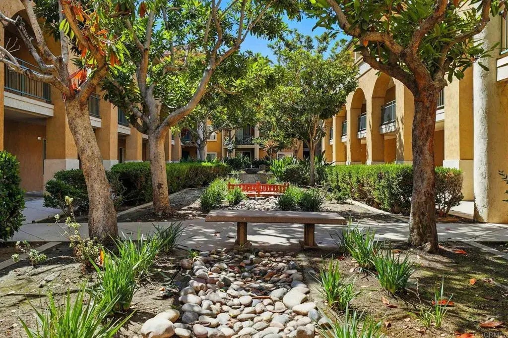 1950 Camino De La Reina 1109, 