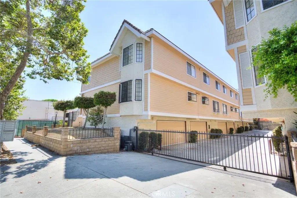 111 N Moore Avenue A, Monterey Park