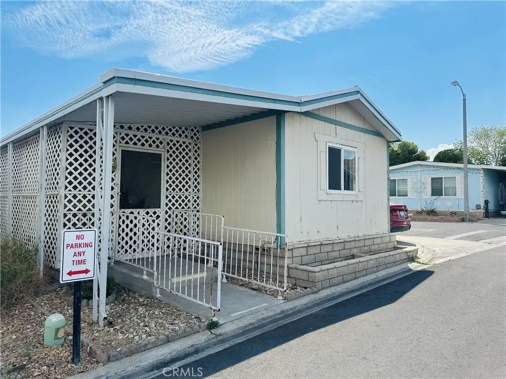 20683 Waalew B145, Apple Valley