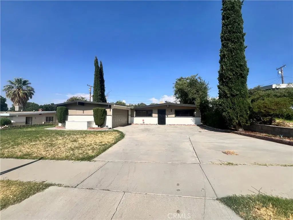 38710 Yucca Tree Street, Palmdale